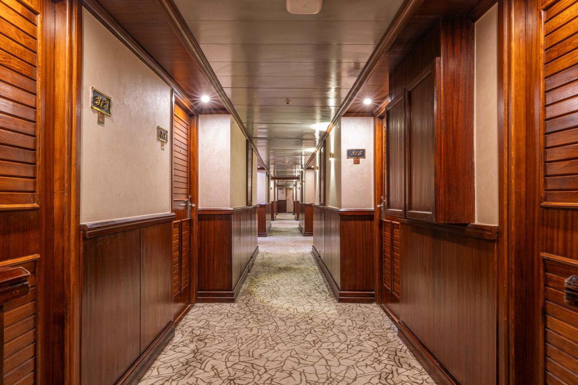 Отель Magic I Nile Cruise Deluxe Boat The Scheduled Departure Is On Saturday For A 7-Day Nile Cruise Луксор Экстерьер фото