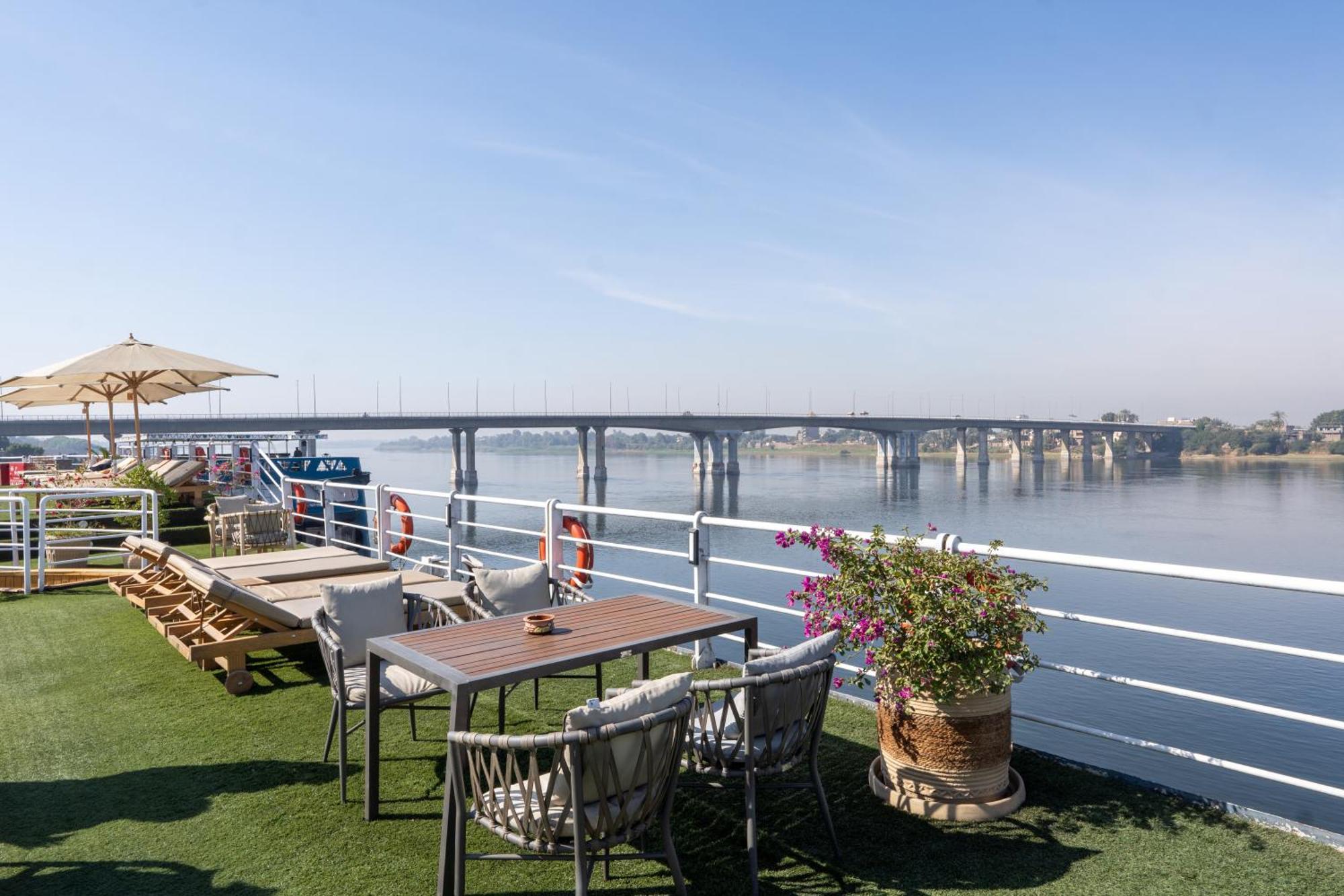 Отель Magic I Nile Cruise Deluxe Boat The Scheduled Departure Is On Saturday For A 7-Day Nile Cruise Луксор Экстерьер фото